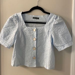 A beautiful light blue square neck cropped button down top in size large